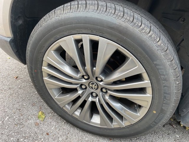 Used 2021 Toyota Venza Limited image 5