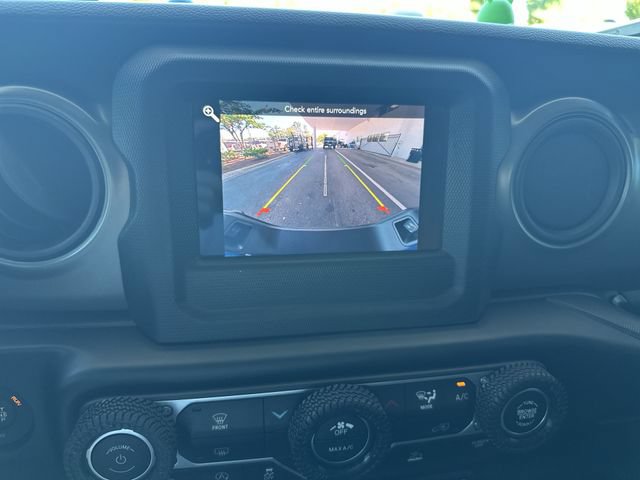 Used 2023 Jeep Gladiator Sport AWD/4WD image 18