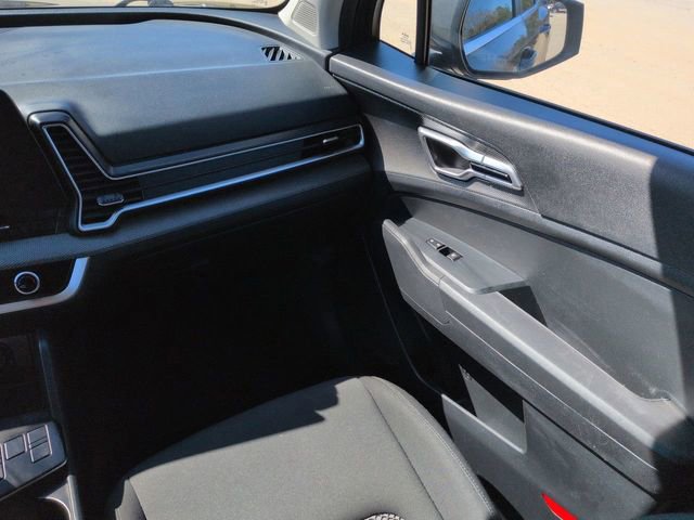 Used 2025 Kia Sportage LX image 19