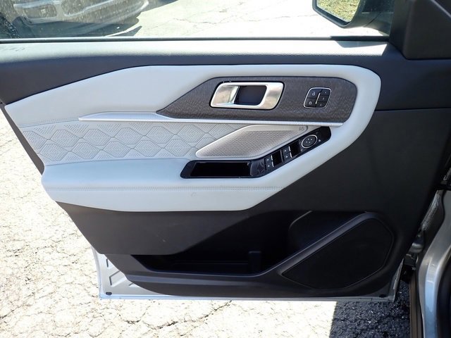 Certified 2025 Ford Explorer Platinum w/ LUX Leather Package image 22