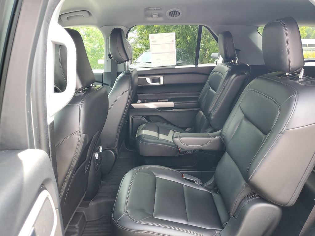 Certified 2022 Ford Explorer XLT w/ Equipment Group 202A AWD/4WD image 16