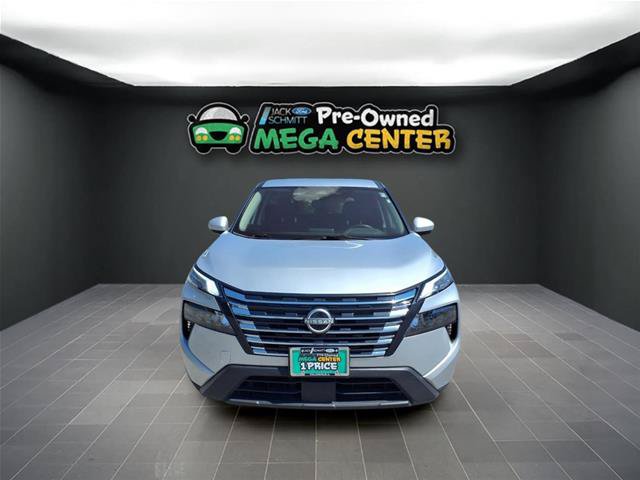 Used 2025 Nissan Rogue SV AWD/4WD image 26