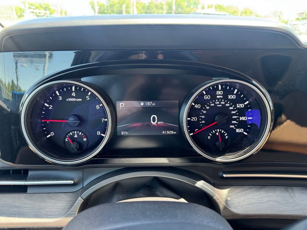 Used 2024 Kia Carnival EX FWD image 11
