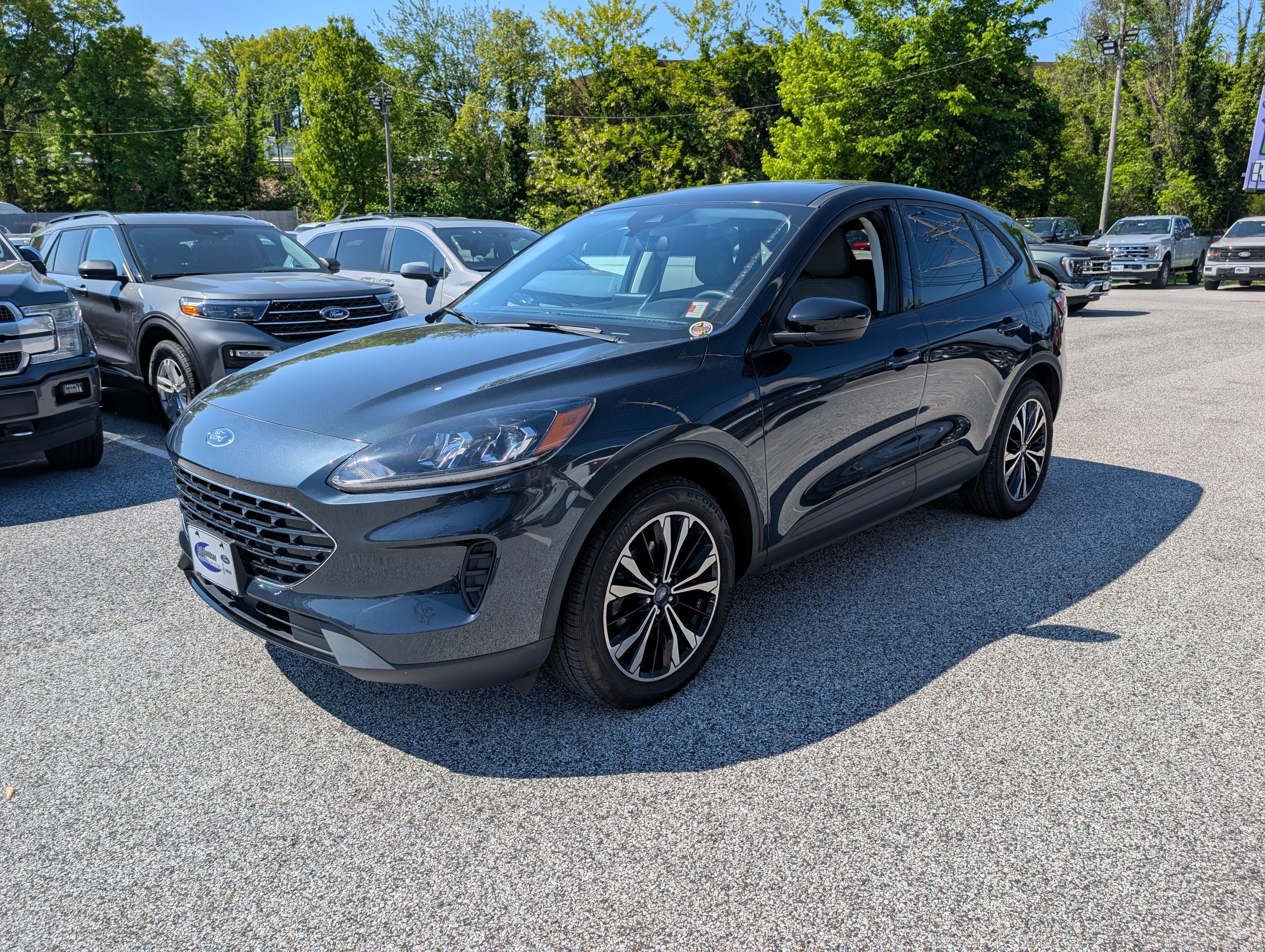 Certified 2022 Ford Escape SE w/ SE Sport Appearance Package FWD image 2