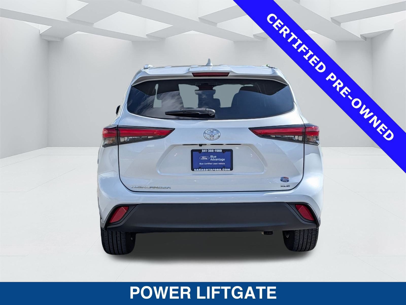 Used 2023 Toyota Highlander XLE image 4