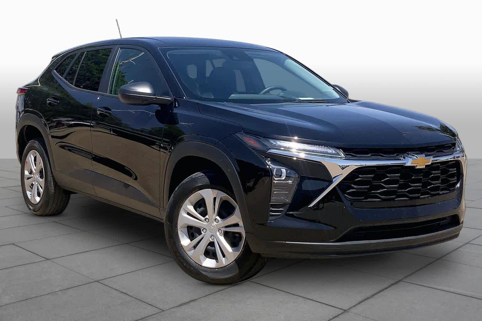 Used 2025 Chevrolet Trax LS FWD image 3