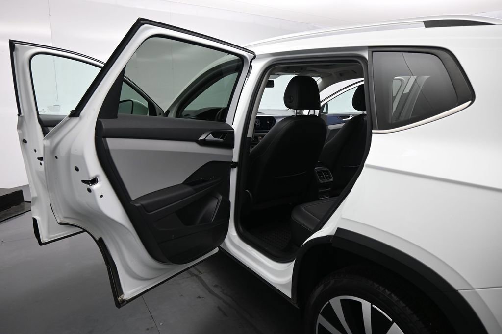Used 2022 Volkswagen Taos SE FWD image 15