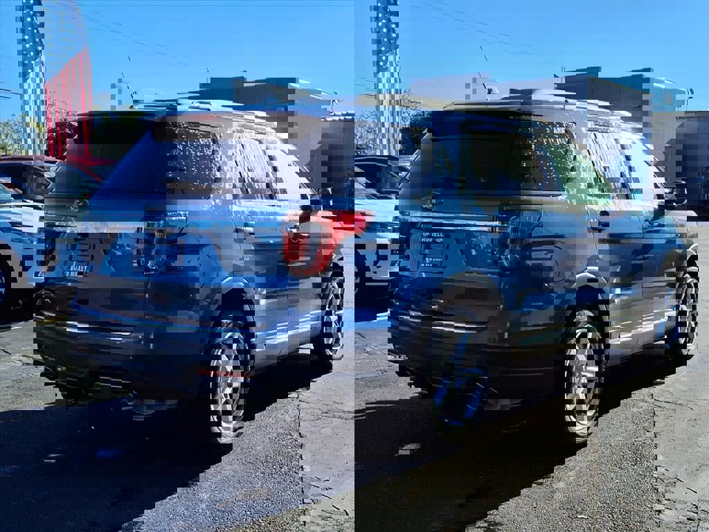 Certified 2018 Ford Explorer XLT w/ Equipment Group 202A image 4