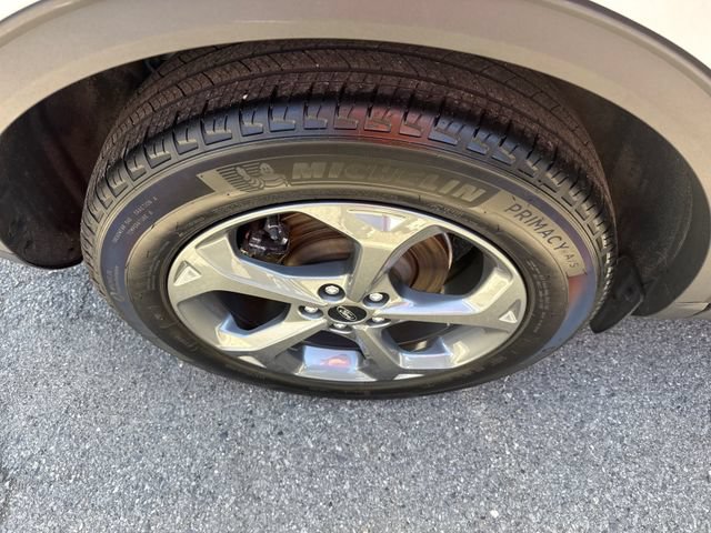 Certified 2025 Ford Escape ST-Line Select AWD/4WD image 17