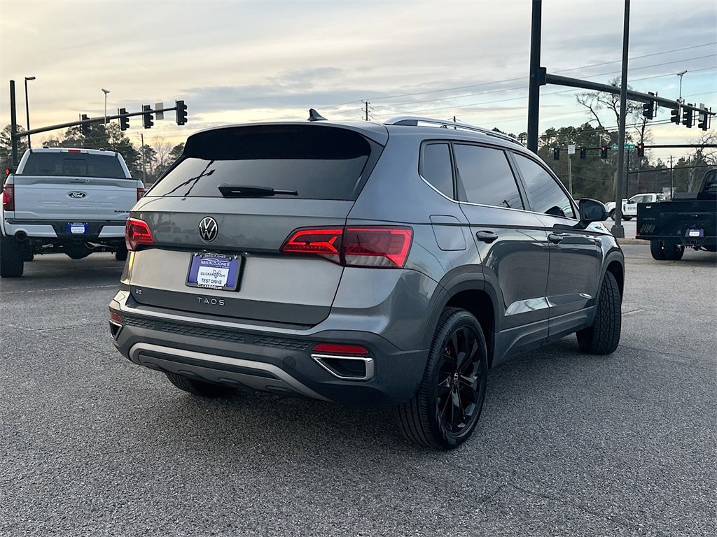 Used 2022 Volkswagen Taos SE w/ Panoramic Sunroof Package image 4