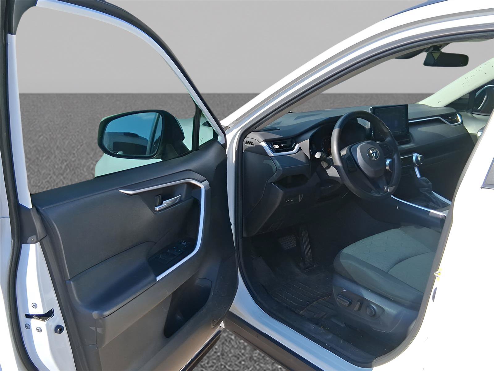 Used 2022 Toyota RAV4 XLE AWD/4WD image 14