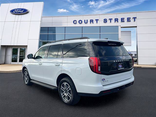 Certified 2025 Ford Expedition Active AWD/4WD image 7