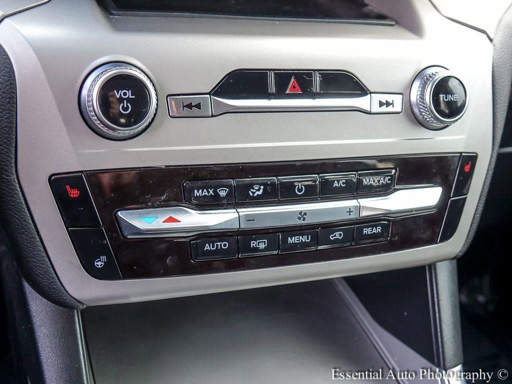 Certified 2022 Ford Explorer XLT w/ Equipment Group 202A image 18