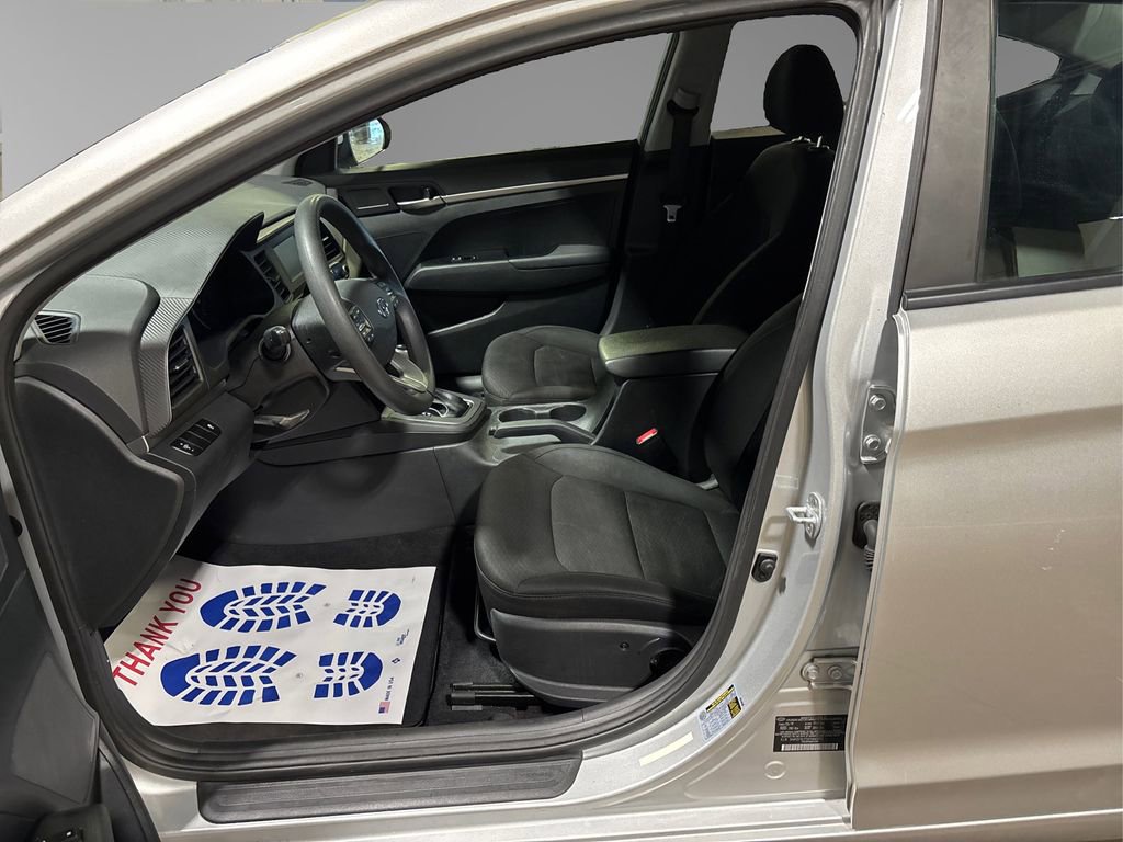 Used 2019 Hyundai Elantra SE w/ Cargo Package FWD image 9