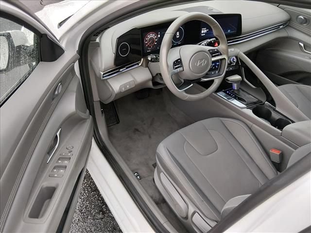 Used 2025 Hyundai Elantra SEL FWD image 10