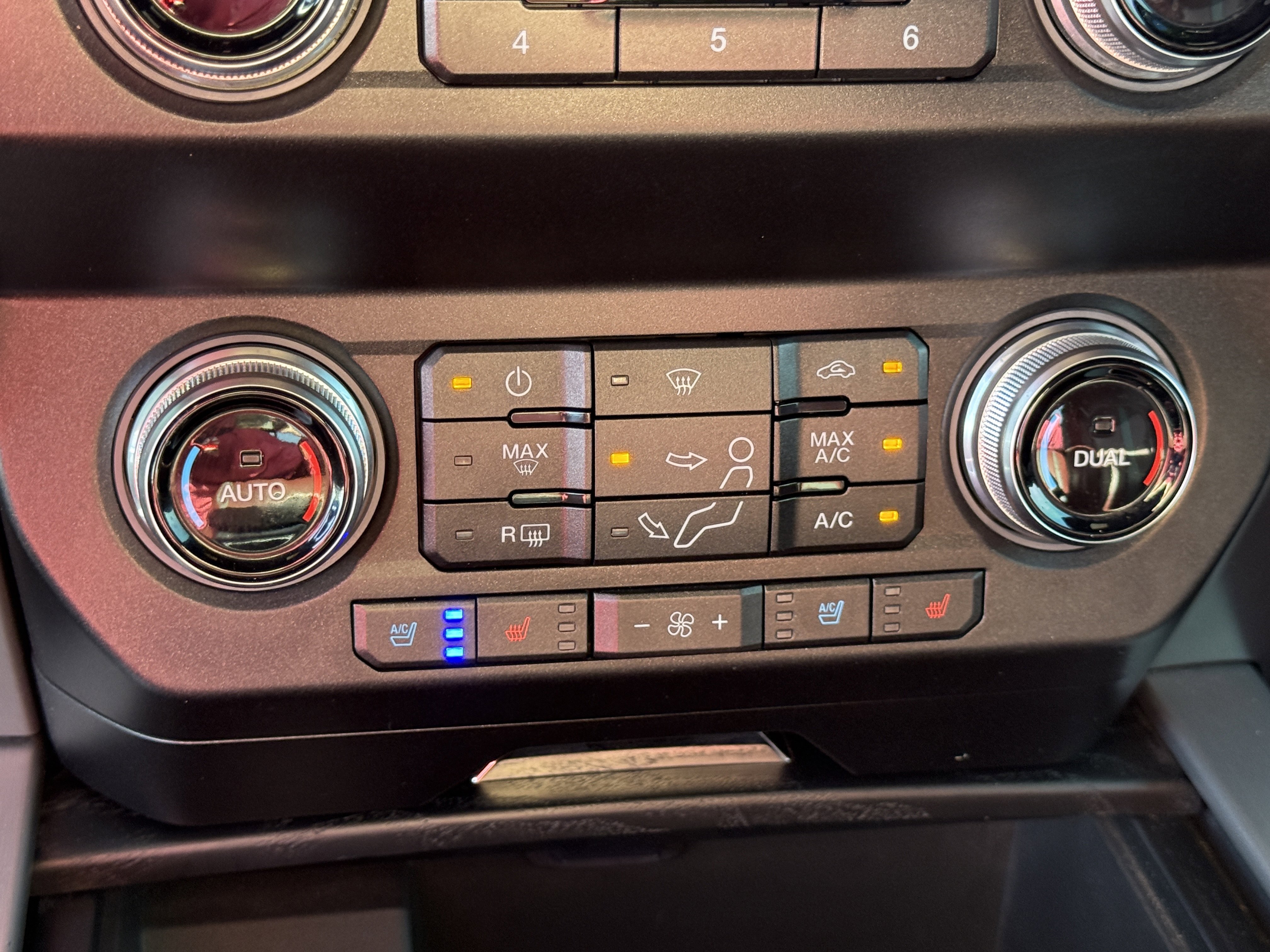 Certified 2019 Ford F450 Platinum w/ Platinum Ultimate Package image 23