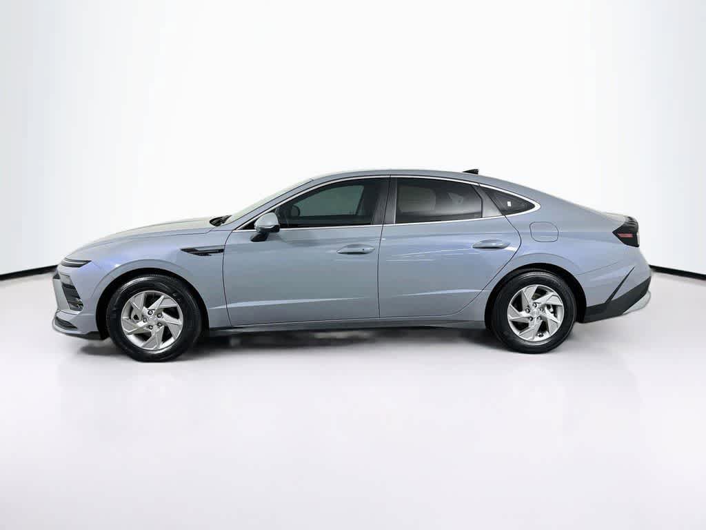 Used 2025 Hyundai Sonata SE FWD image 2