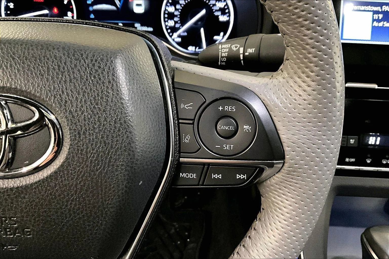 Used 2022 Toyota Avalon Limited w/ Advanced Safety Package image 18