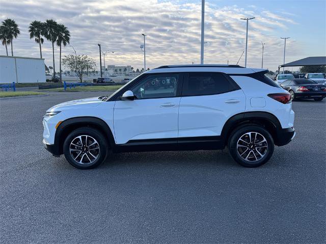 Used 2025 Chevrolet TrailBlazer LT image 2