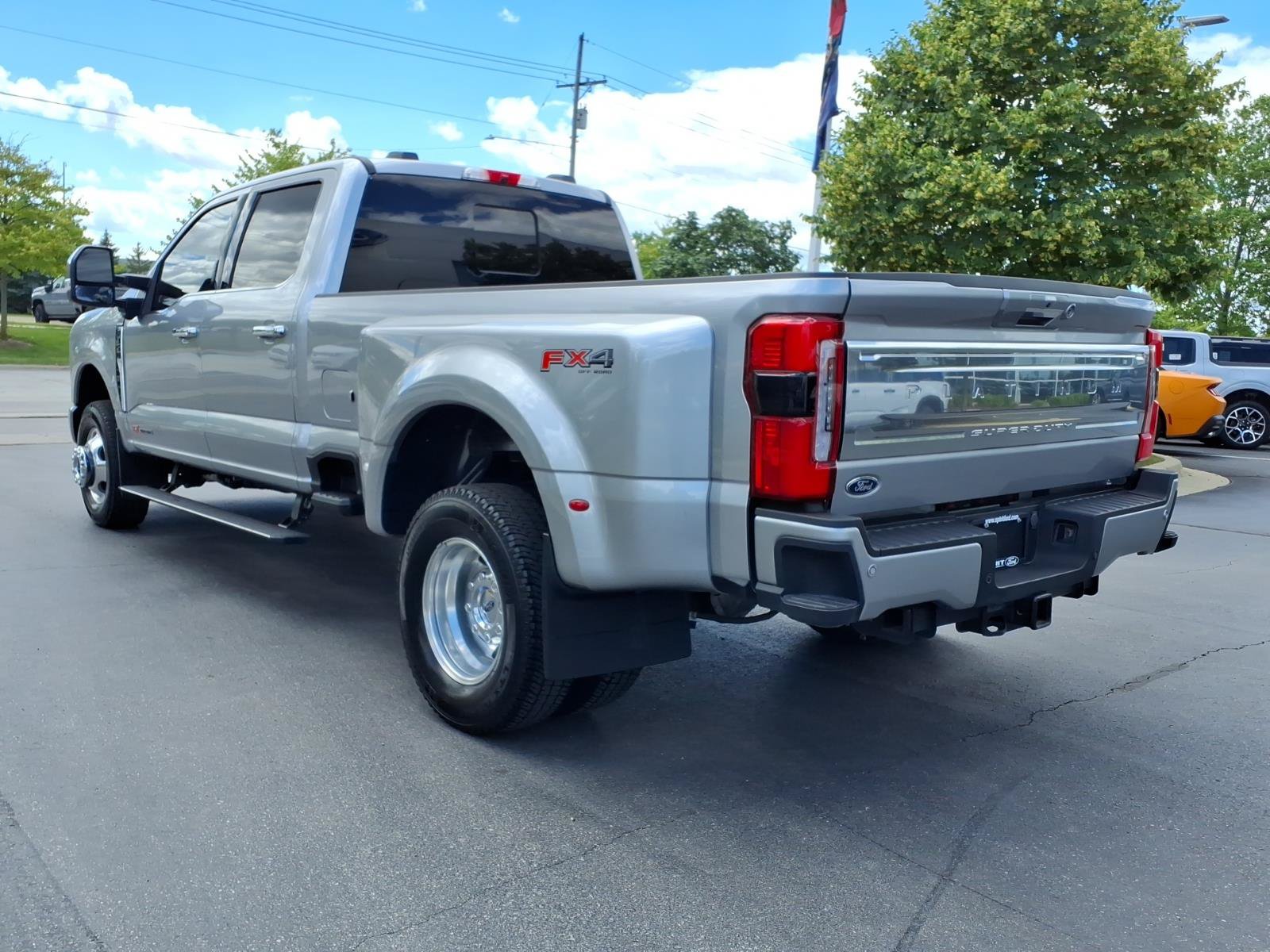Certified 2024 Ford F350 Platinum AWD/4WD image 9