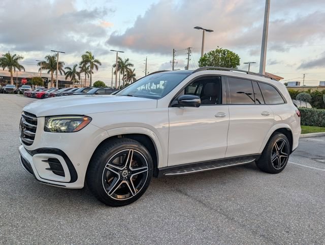 Used 2024 Mercedes-Benz GLS 450 4MATIC image 3