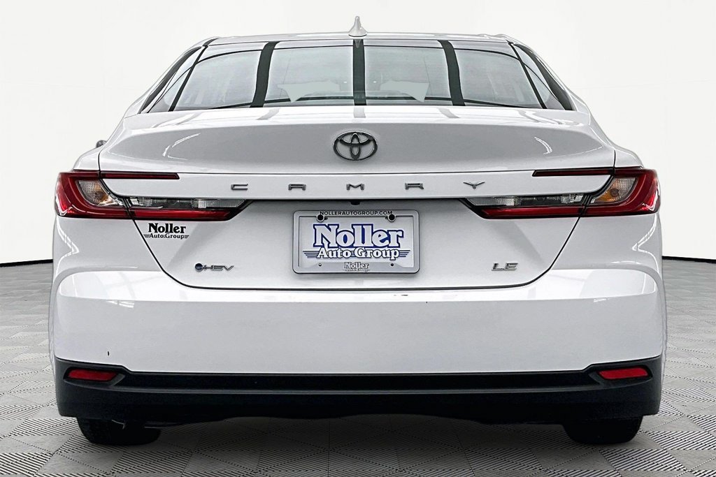 Used 2025 Toyota Camry LE FWD image 4
