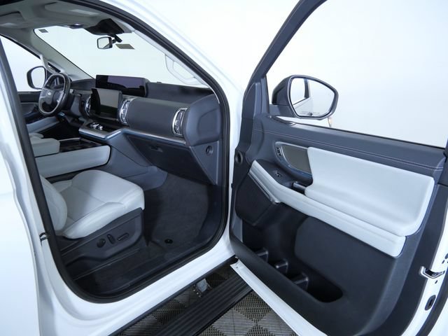 Certified 2025 Ford Expedition Platinum AWD/4WD image 10