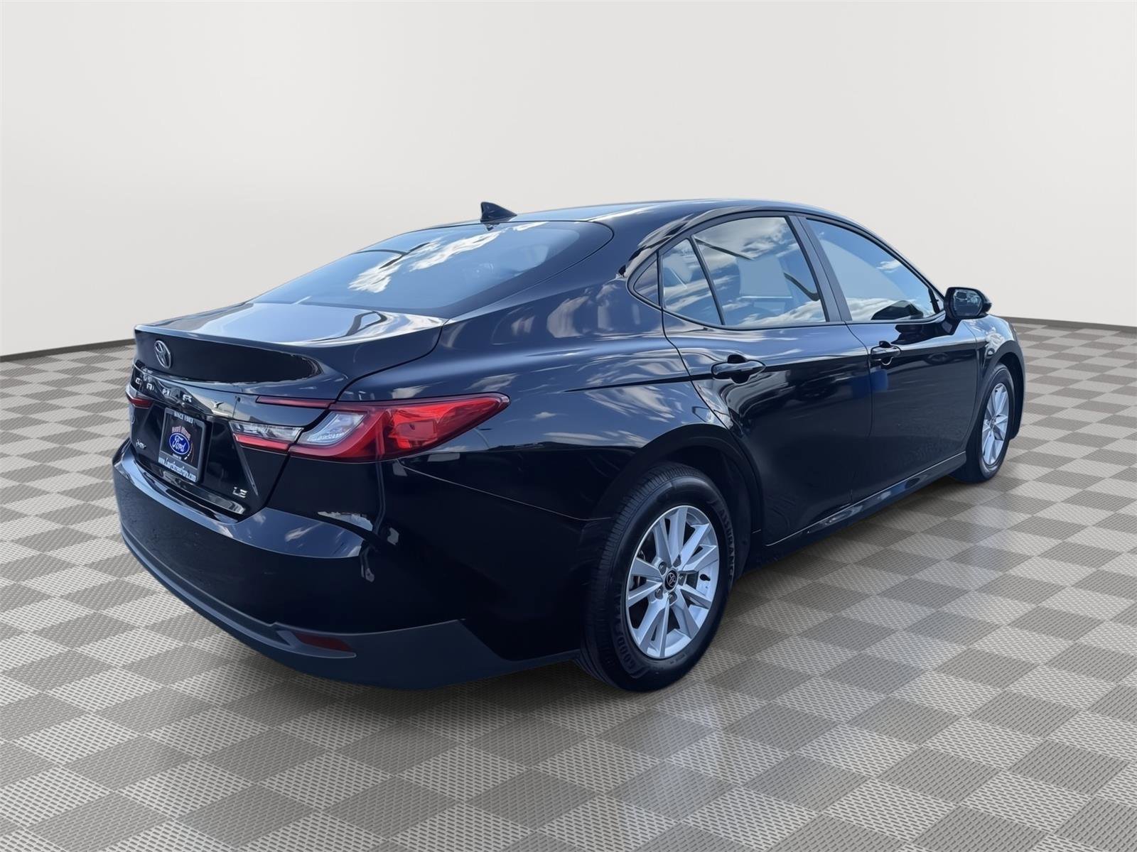 Used 2025 Toyota Camry LE image 5