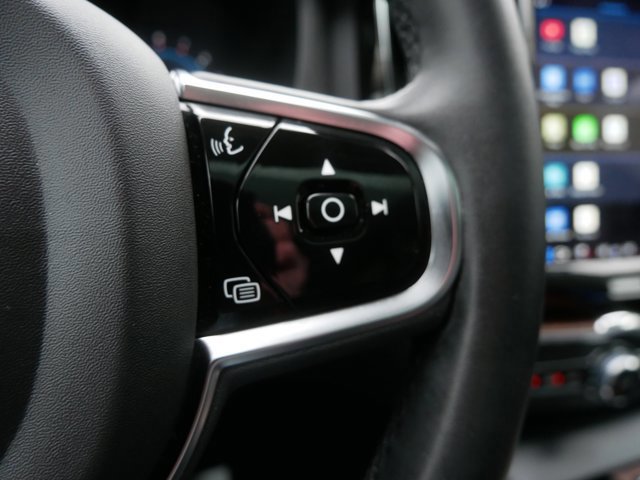 Used 2023 Volvo XC60 B5 Plus image 23