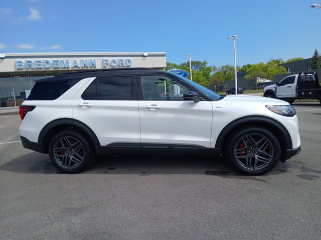 Certified 2025 Ford Explorer ST-Line w/ Premium Package AWD/4WD image 3
