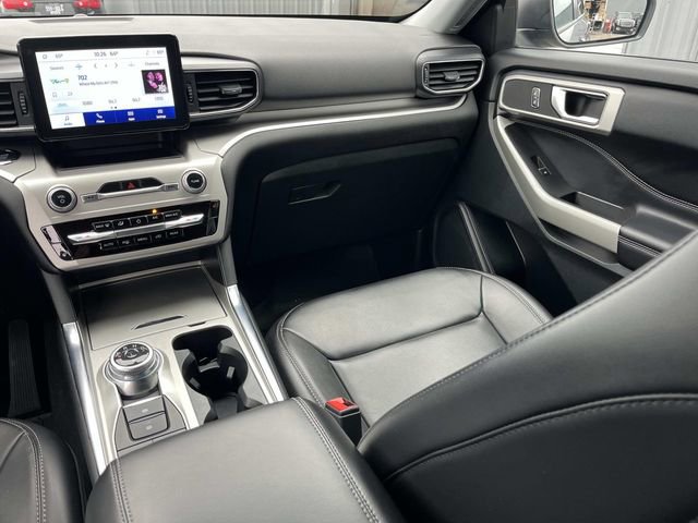 Certified 2022 Ford Explorer XLT w/ Equipment Group 202A image 15