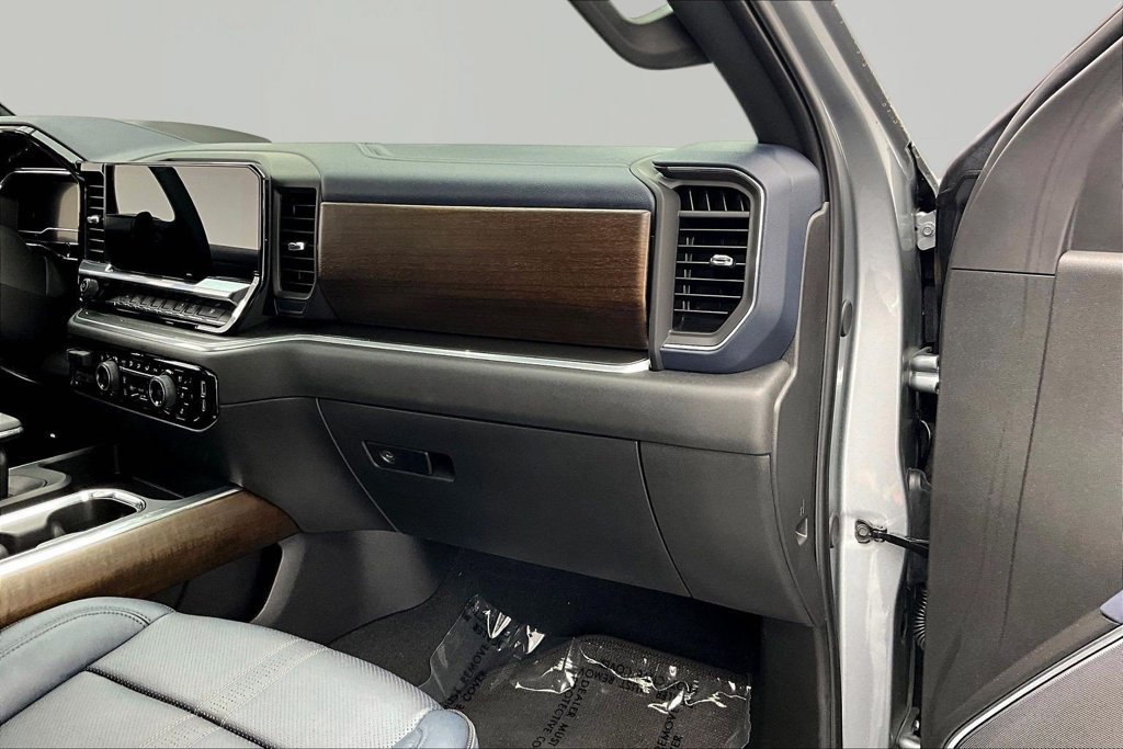 Used 2025 Chevrolet Silverado 1500 High Country w/ Technology Package AWD/4WD image 17
