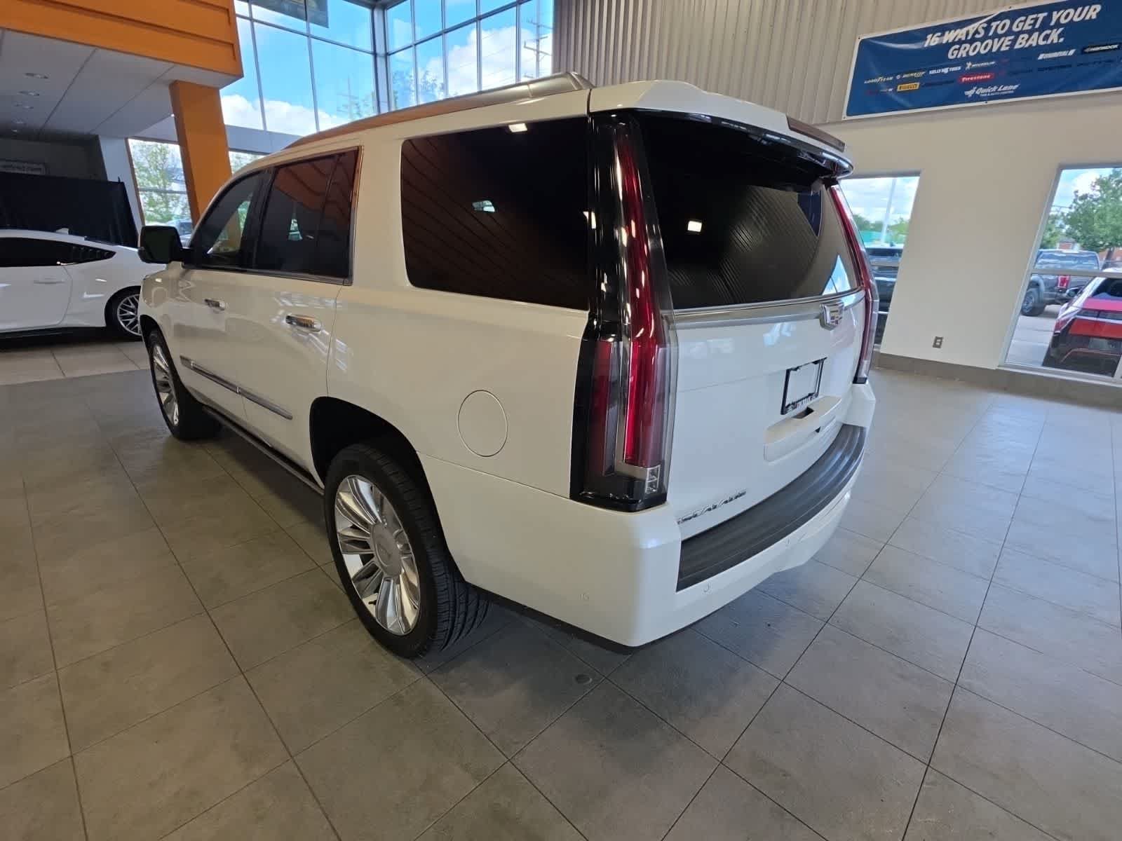 Used 2017 Cadillac Escalade Platinum AWD/4WD image 12