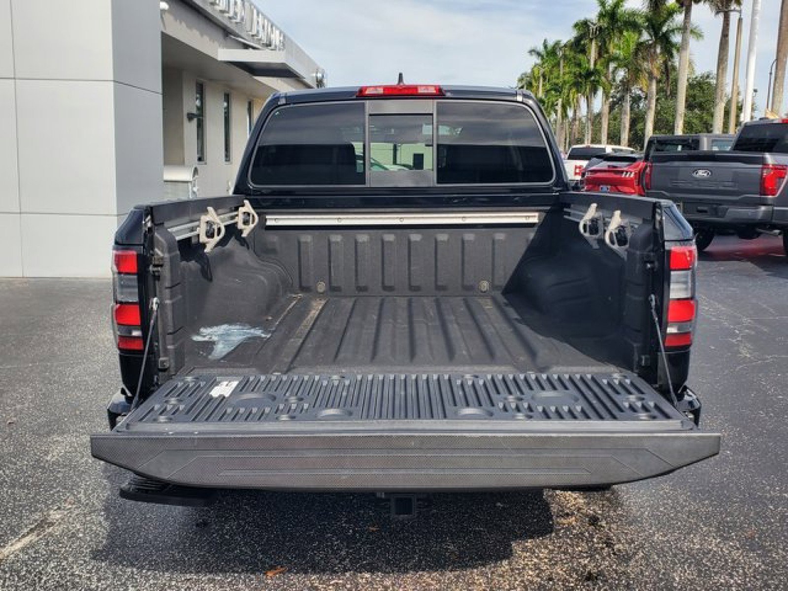 Used 2022 Nissan Frontier SV image 8