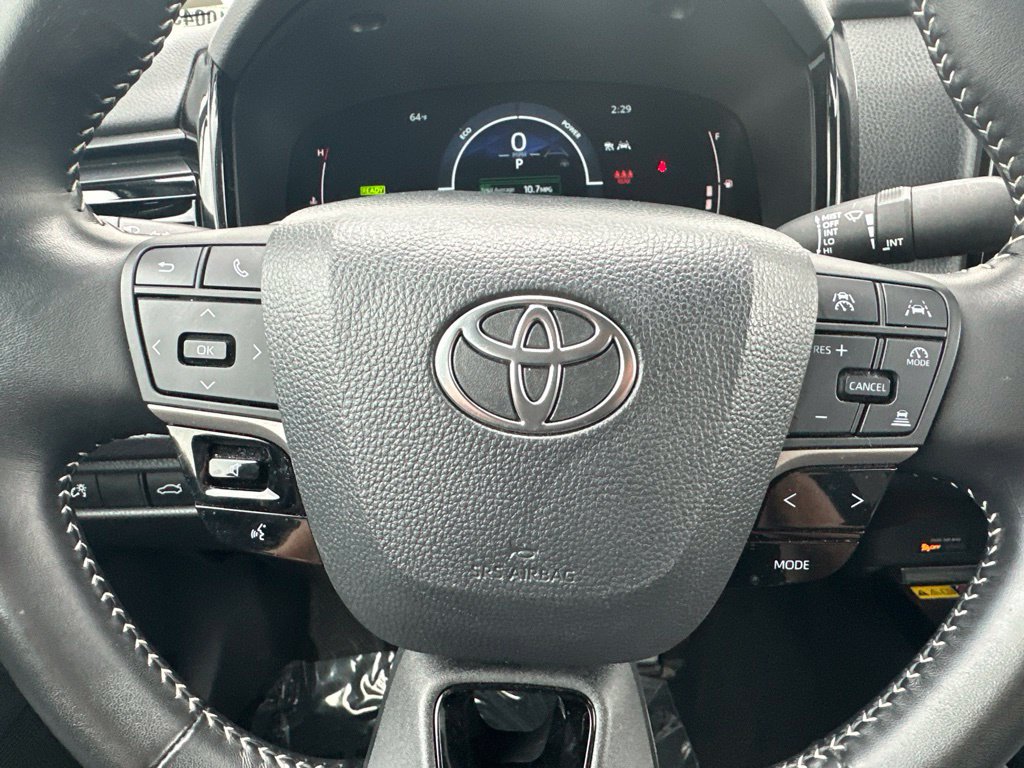 Used 2025 Toyota Camry SE FWD image 35