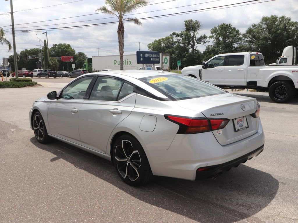 Used 2024 Nissan Altima 2.5 SR FWD image 8