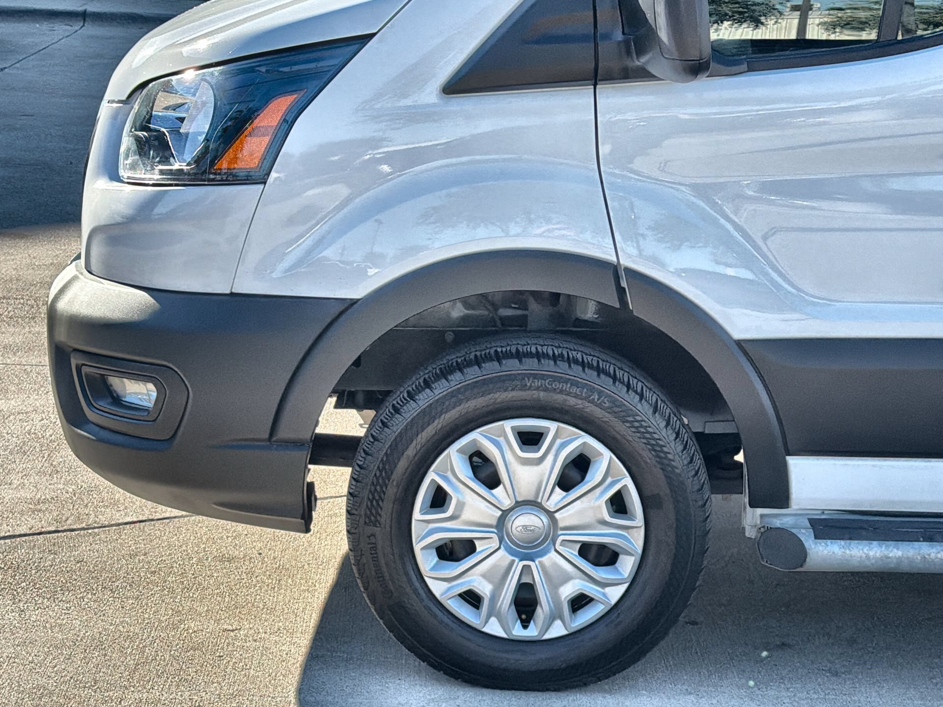 Certified 2025 Ford Transit 250 Low Roof w/ Exterior Upgrade Package RWD image 10