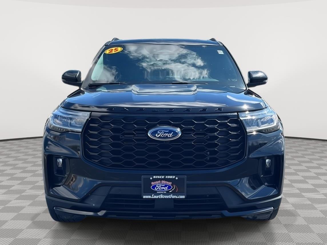 Certified 2025 Ford Explorer ST-Line w/ ST-Line Street Pack image 8