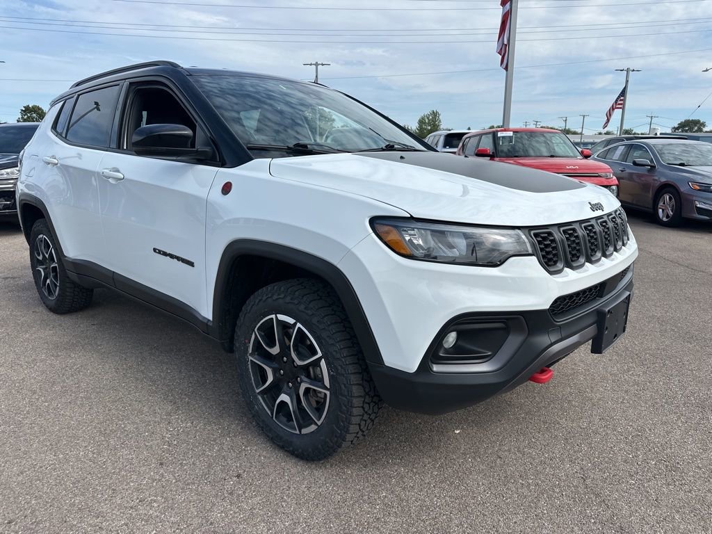 Used 2024 Jeep Compass Trailhawk image 2