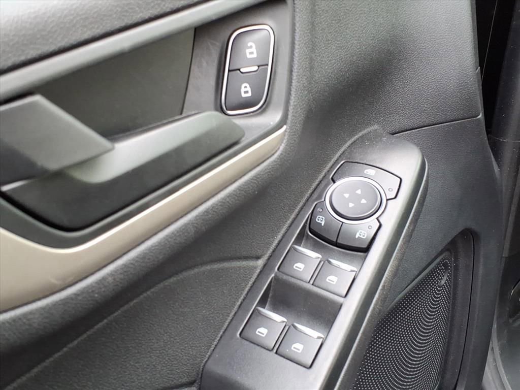 Certified 2022 Ford Escape SE image 12