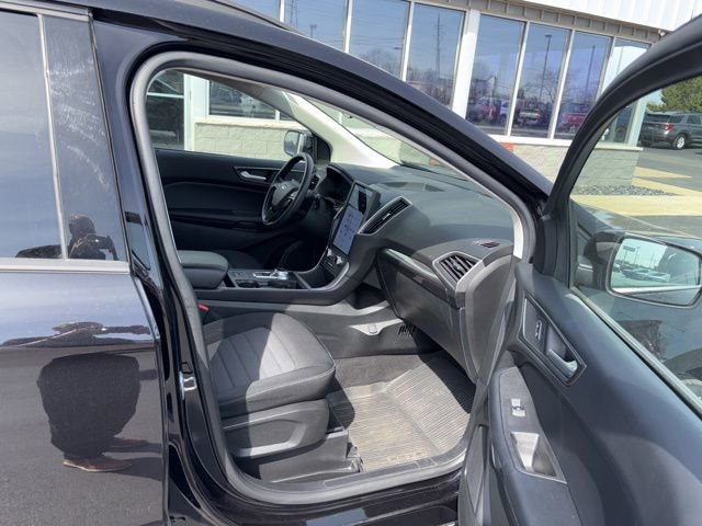 Certified 2023 Ford Edge SE w/ Black Appearance Package AWD/4WD image 5