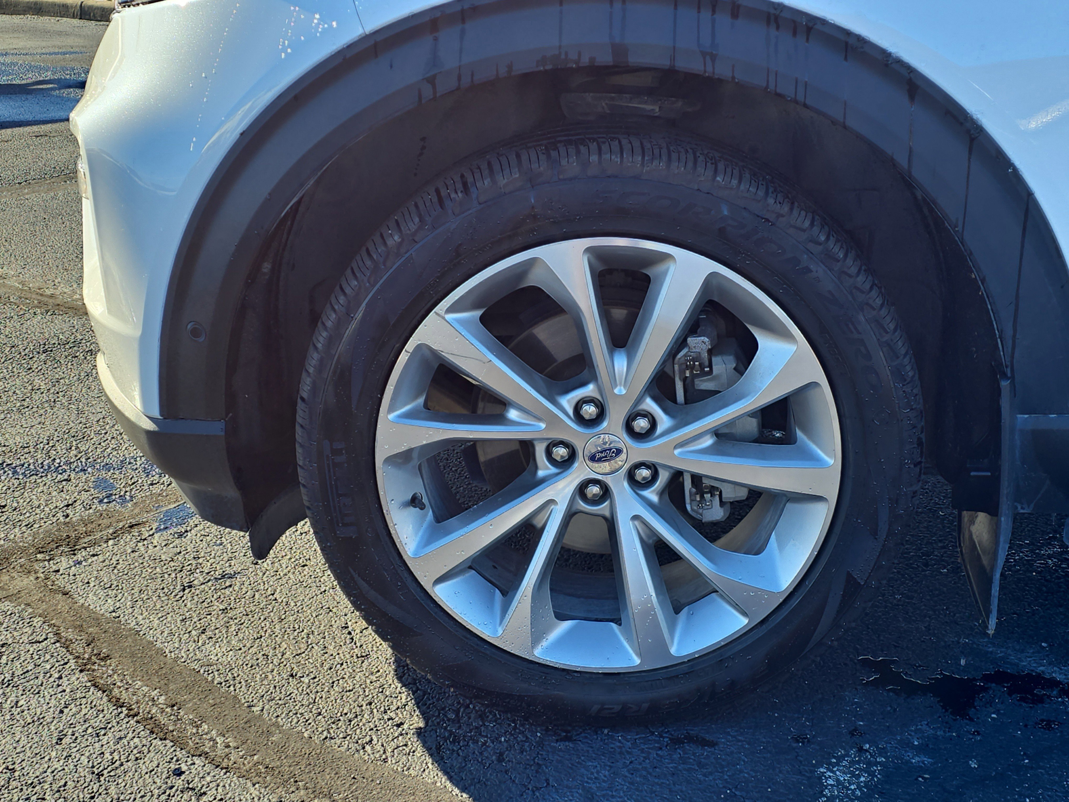 Certified 2021 Ford Explorer Platinum w/ Equipment Group 601A image 5