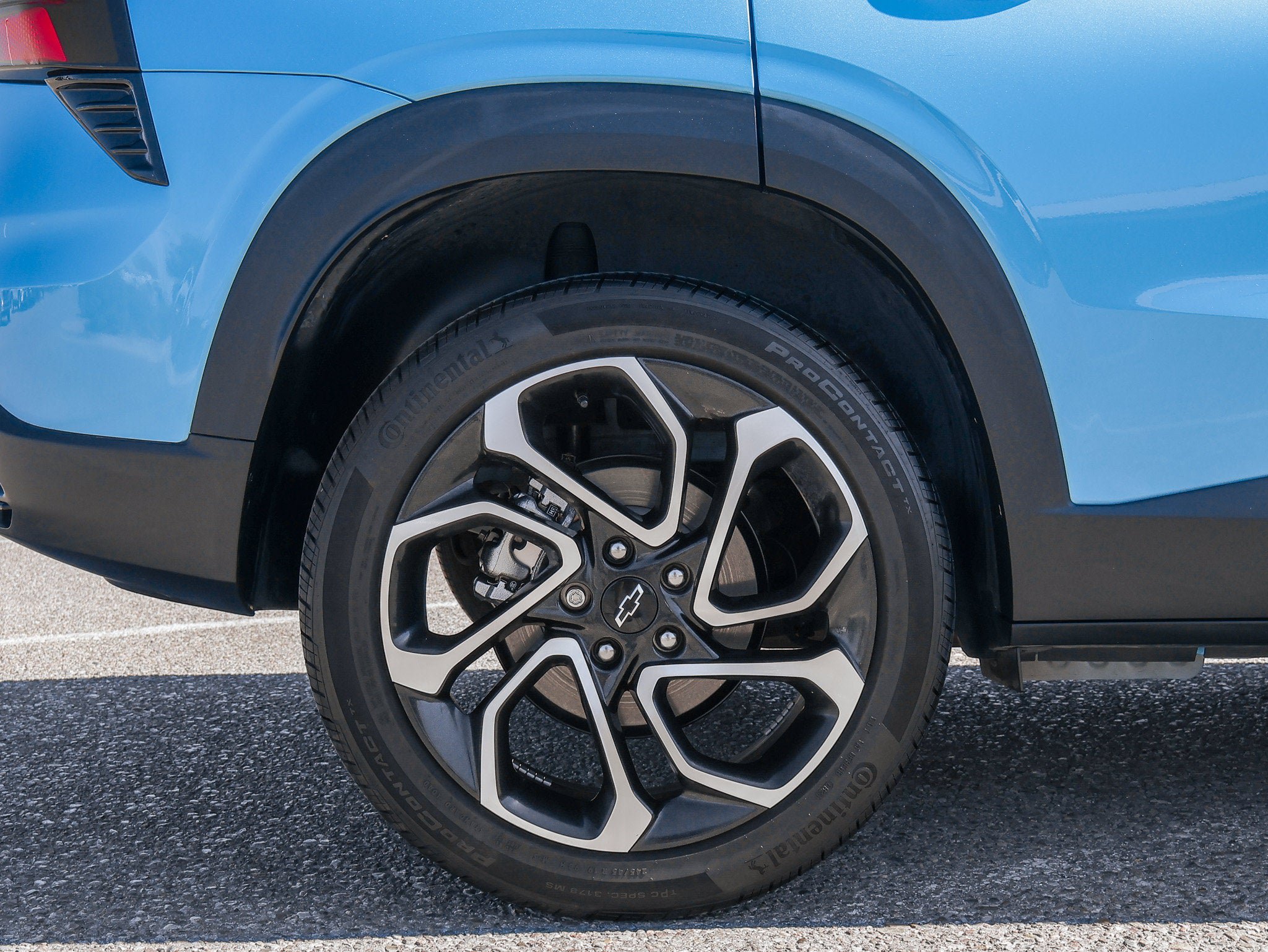 Used 2025 Chevrolet Trax RS FWD image 12