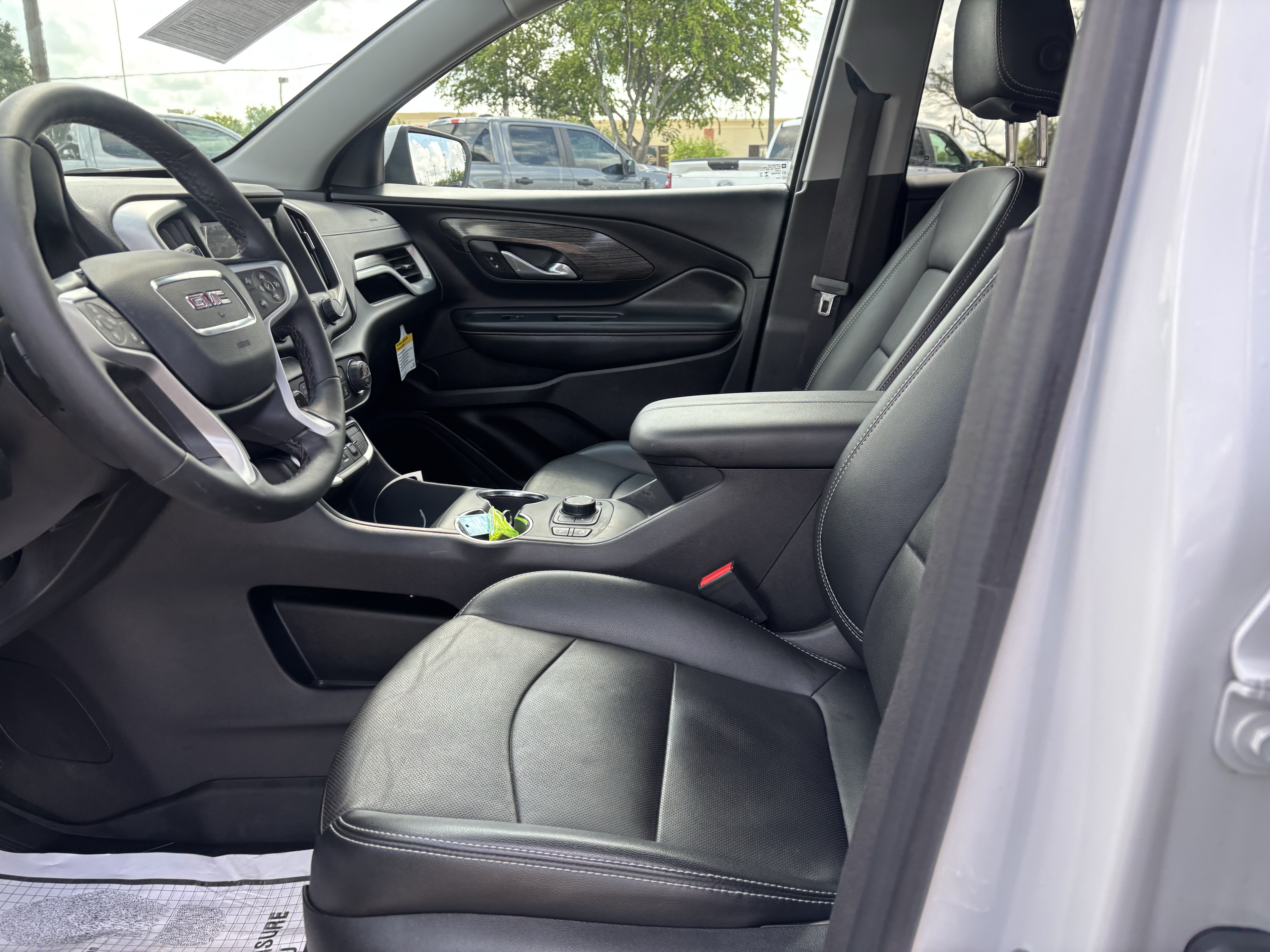 Used 2024 GMC Terrain SLT AWD/4WD image 10