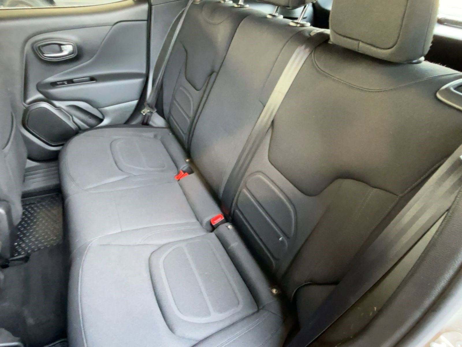 Used 2022 Jeep Renegade Latitude image 28