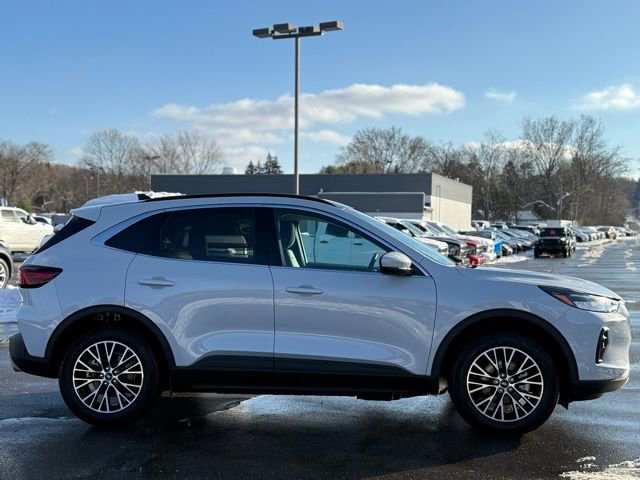 Certified 2025 Ford Escape SE image 37
