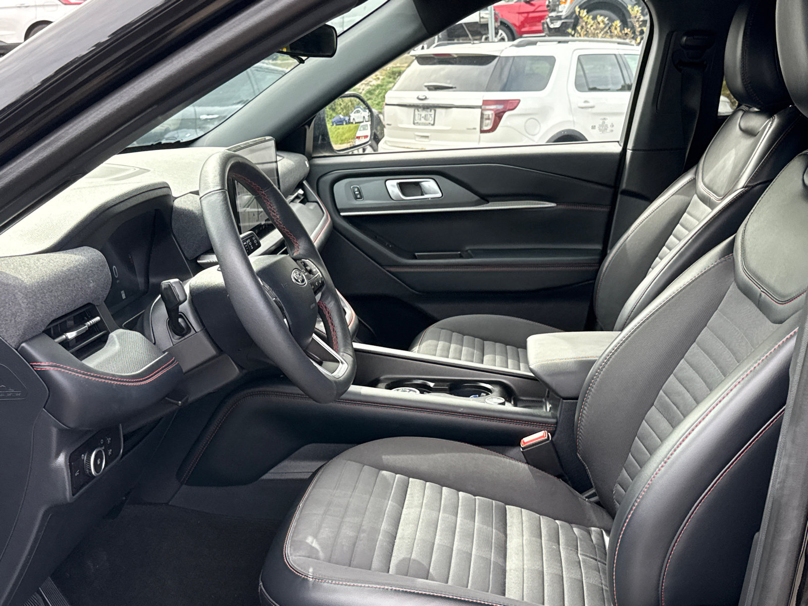 Certified 2026 Ford Explorer ST-Line w/ ST-Line Street Pack AWD/4WD image 4