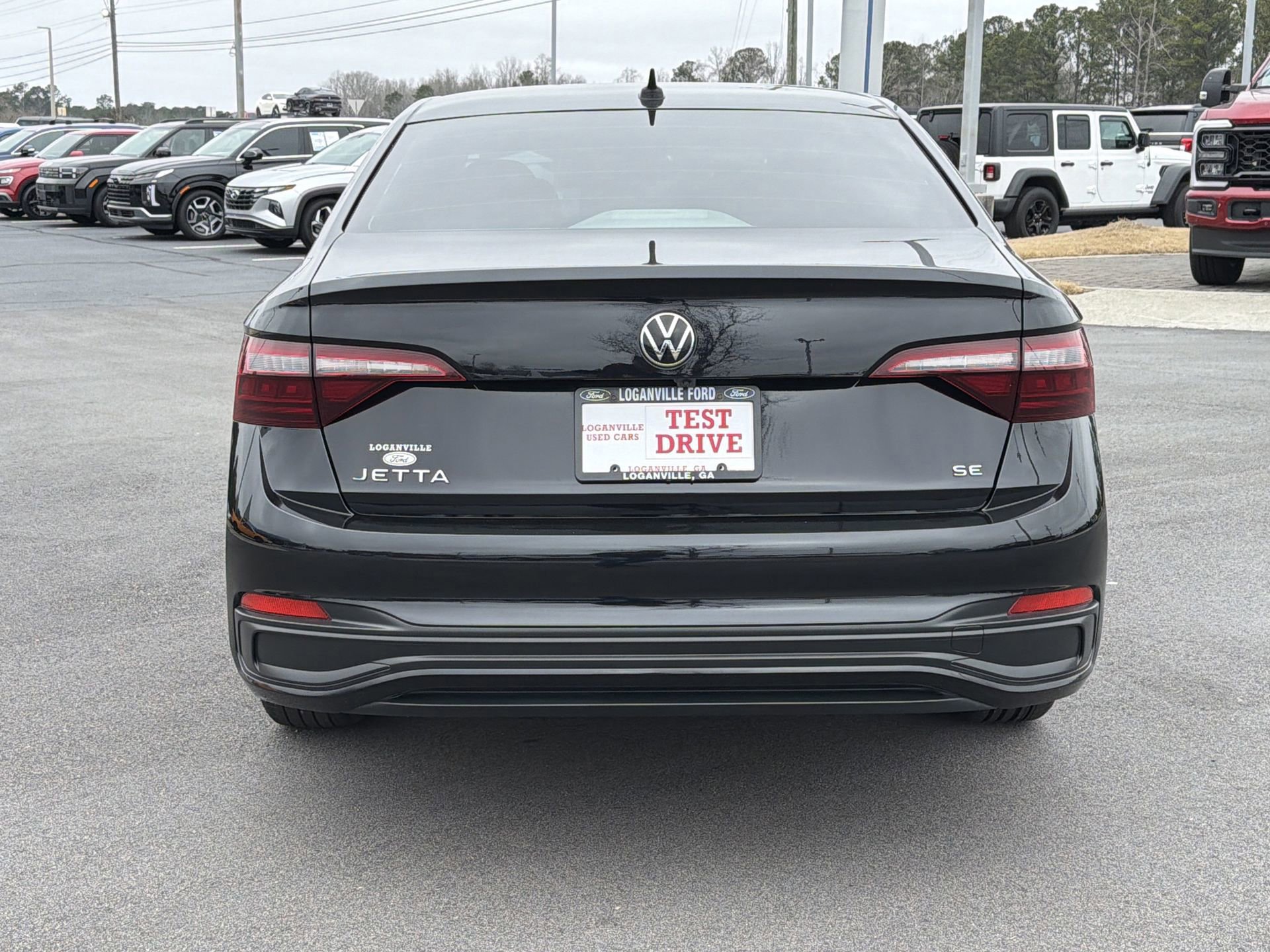 Used 2024 Volkswagen Jetta SE w/ Panoramic Sunroof Package image 3