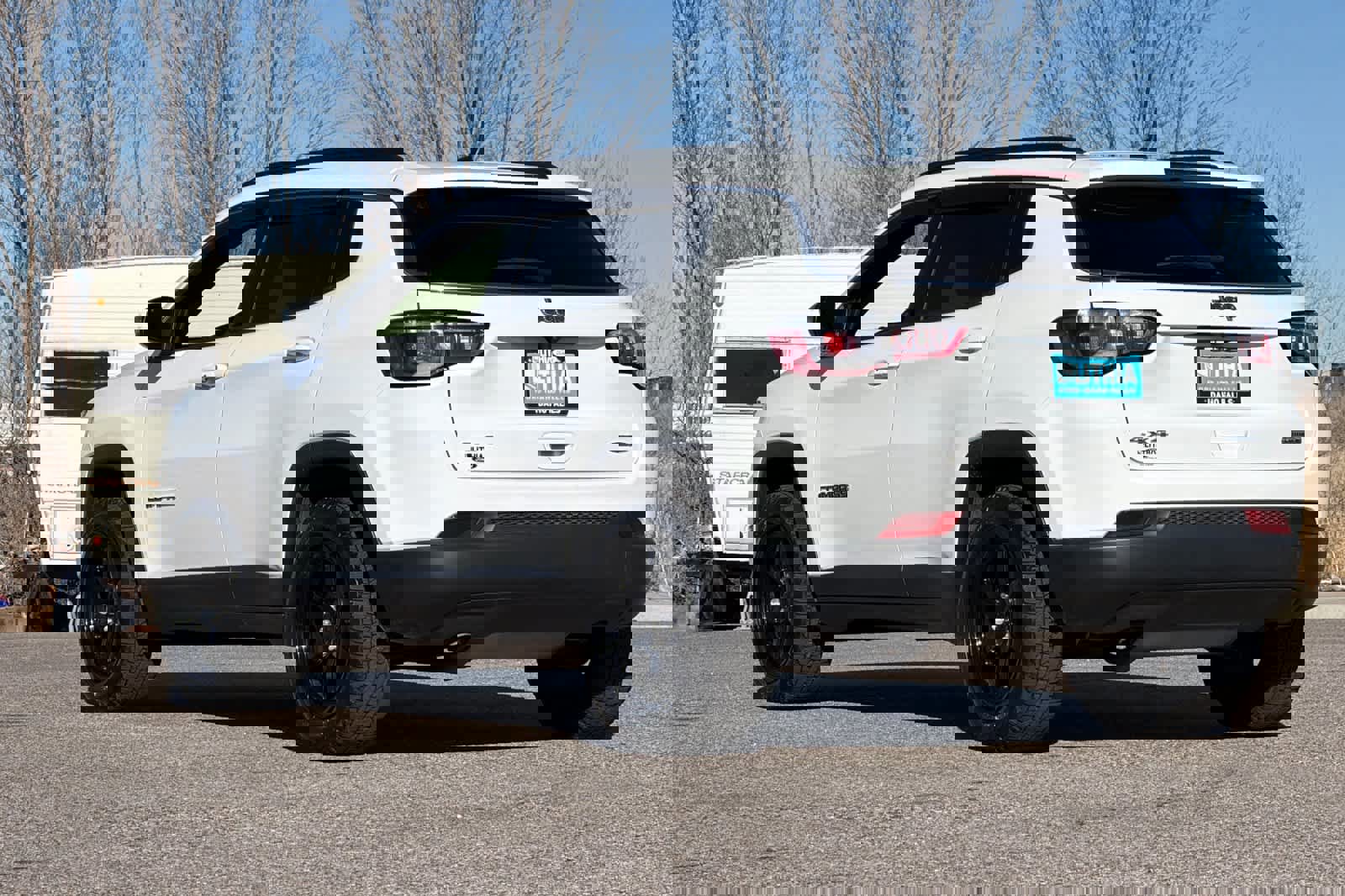 Used 2023 Jeep Compass Latitude image 3