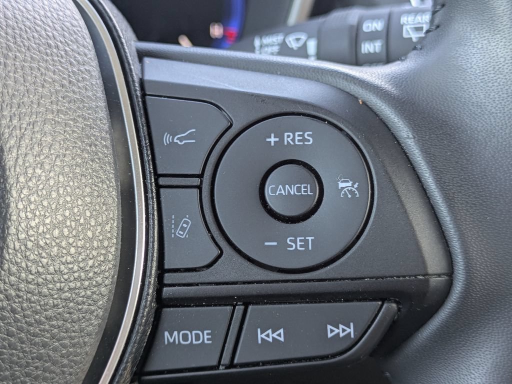 Used 2022 Toyota Corolla XSE FWD image 25